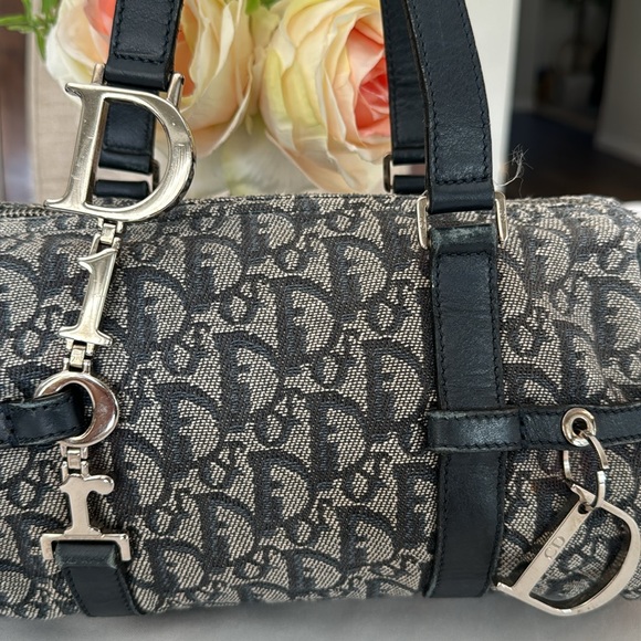 🎉🎉SOLD 🎉🎉 Authentic Dior small shoulder bag - Picture 3 of 13